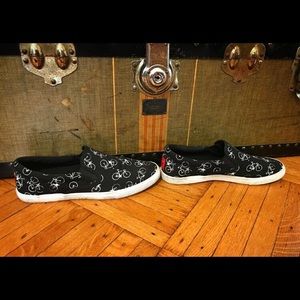 Bucketfeet bicycle print flats